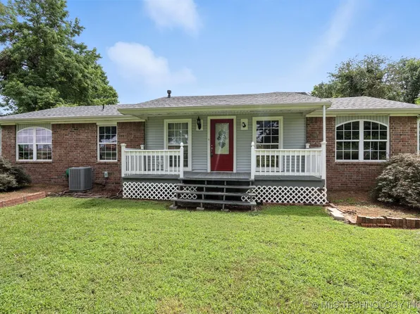 921 N 8th St, Stilwell, OK 74960