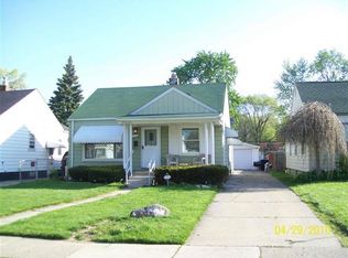 19347 Woodcrest St, Harper Woods, MI 48225