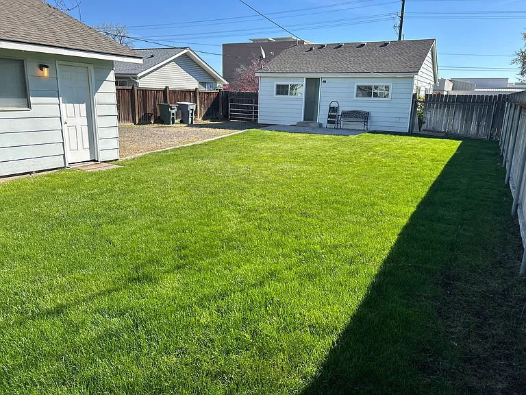 617 Thayer Dr — Photo 15
