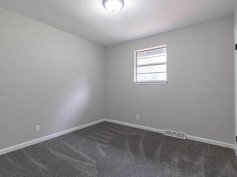 5714 N Maple Ct — Photo 12