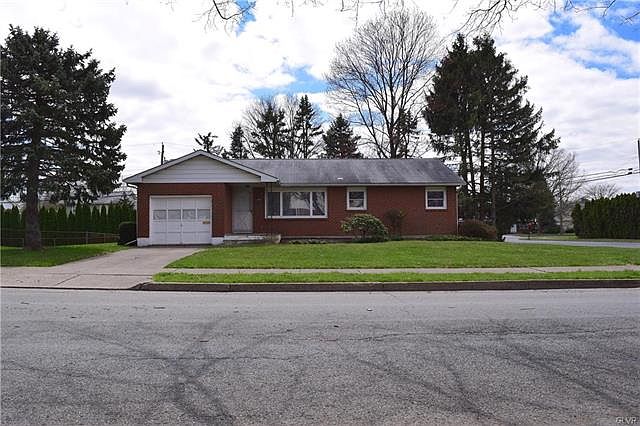 1st image of 1906 Easthill Dr