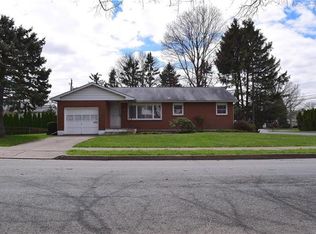 1906 Easthill Dr, Bethlehem, PA 18017