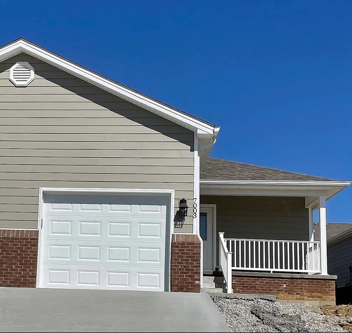 3 bed, 1400 sqft, $1,450 — Photo 1