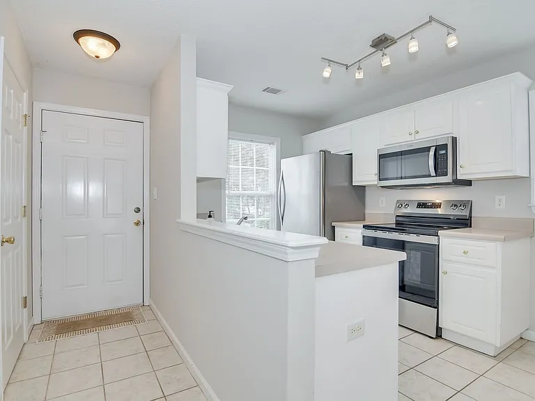 306 Evans Lake Way — Photo 5
