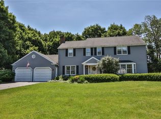 33 Sandpiper Ln, Pittsford, NY 14534