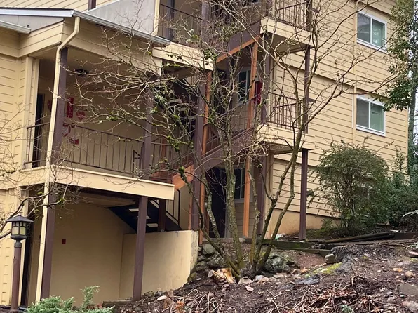 Brooktree Apartments, 4082 Commercial St SE #4076-28, Salem, OR 97302