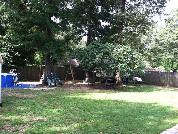 2nd image of 657 Deedra Ave