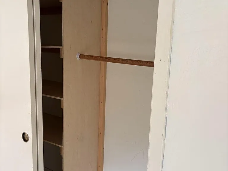 Separated double hanging rods for 2x clothing storage