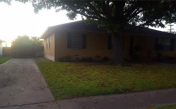 3rd image of 1305 Patricia Ln