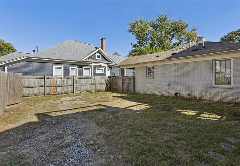 546 Highland Ave NE — Photo 38