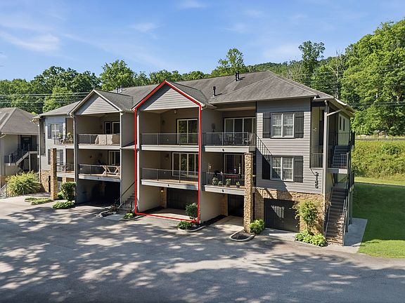 2nd image of 2145 Ridgecrest Cir
