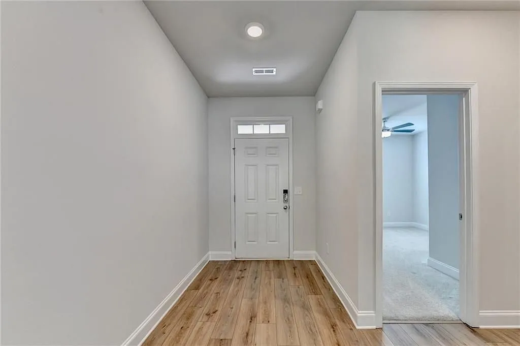 5 bed, 4.0 bath, 2833 sqft, $2,900 — Photo 4