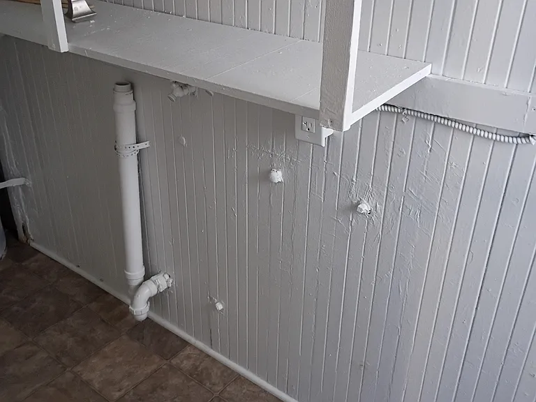 In unit Laundry room washer dryer hook ups