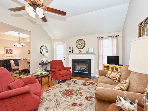 2nd image of 121 Homestead Pl