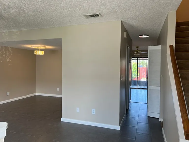 1514 Manor Dr NE — Photo 12