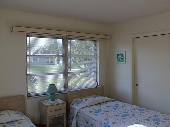 2nd image of 425 Shamrock Blvd