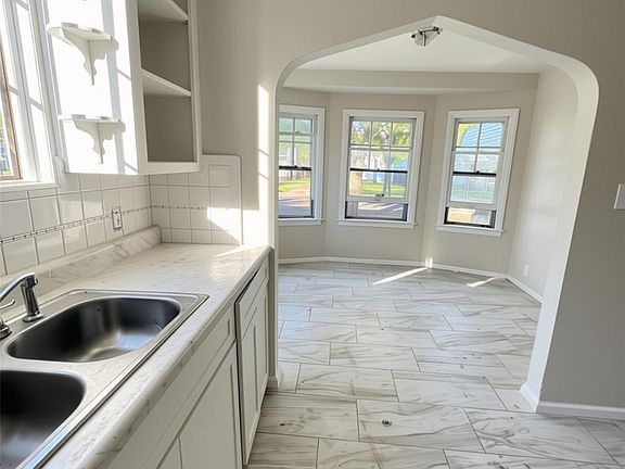 4th image of 20274 Hickory St