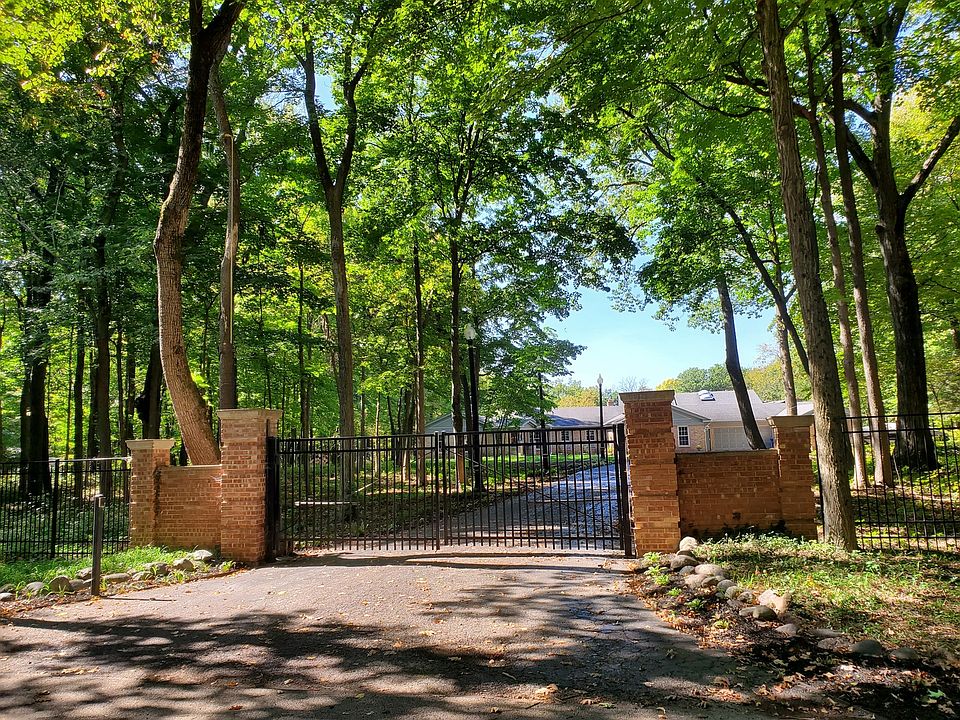 2nd image of 720 Thornmeadow Rd