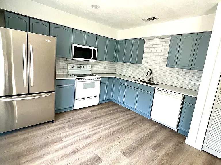 813 Panay Way Dr — Photo 2