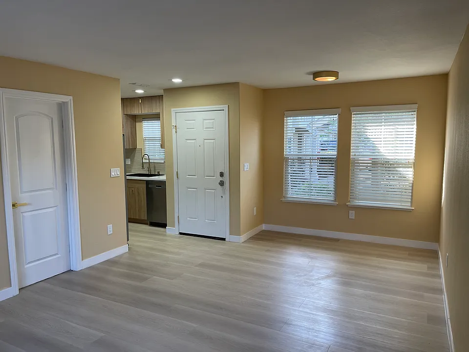 1655 Bloomfield Ln #3