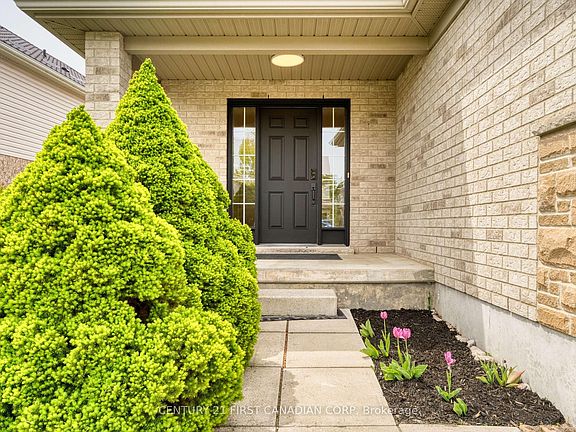 2nd image of 799 Oakcrossing Rd