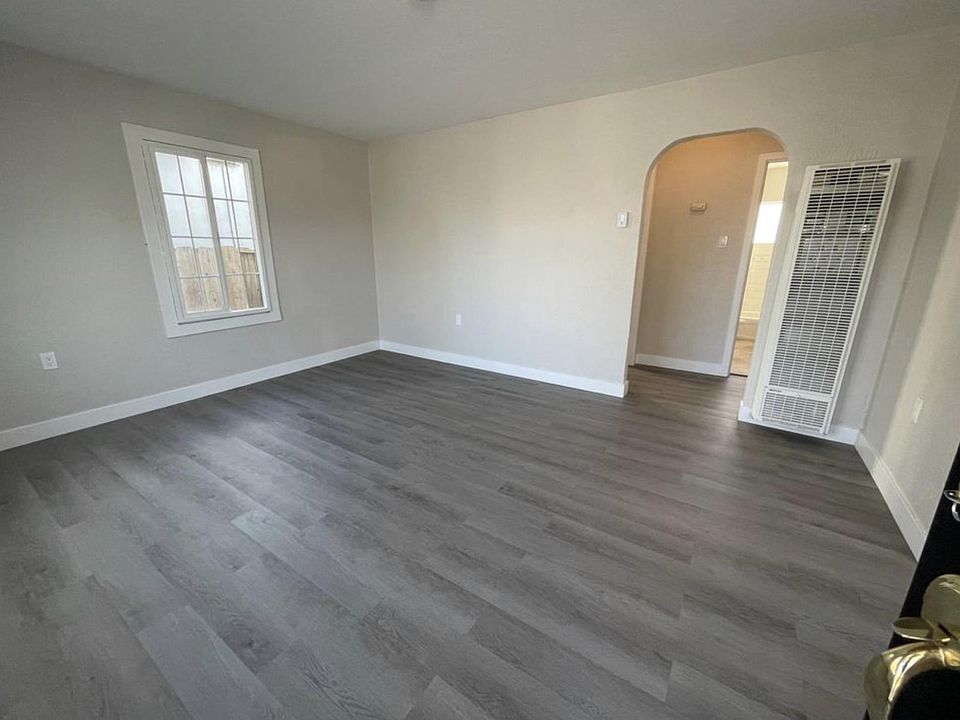 1st image of 3180 E Hills Dr