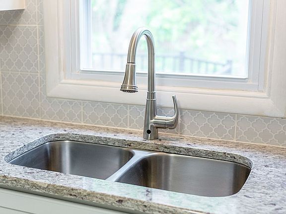 Touchless Faucet/Double sink