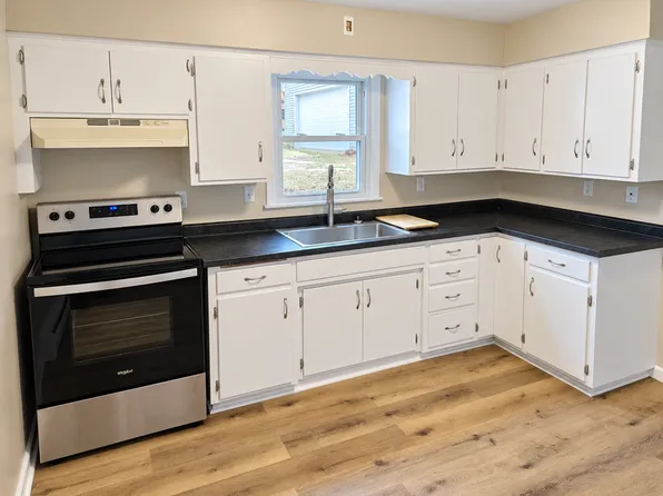 202 Lincoln St APT 3, Young America, MN 55397