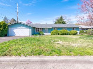 850 Crestbrook Rd, Medford, OR 97504