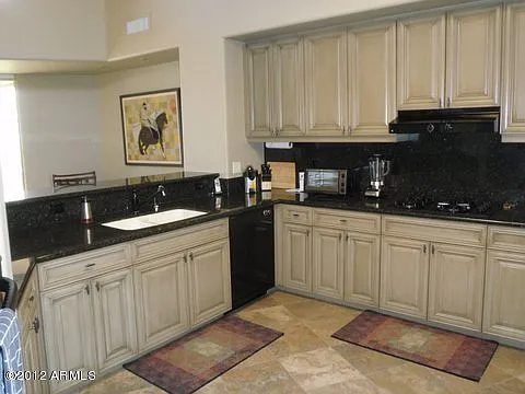 3 bed, 3.0 bath, 2420 sqft, $3,500 — Photo 4