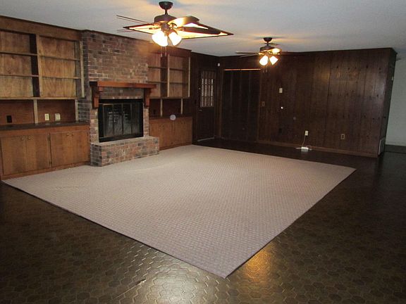 3rd image of 24 Country Club Dr