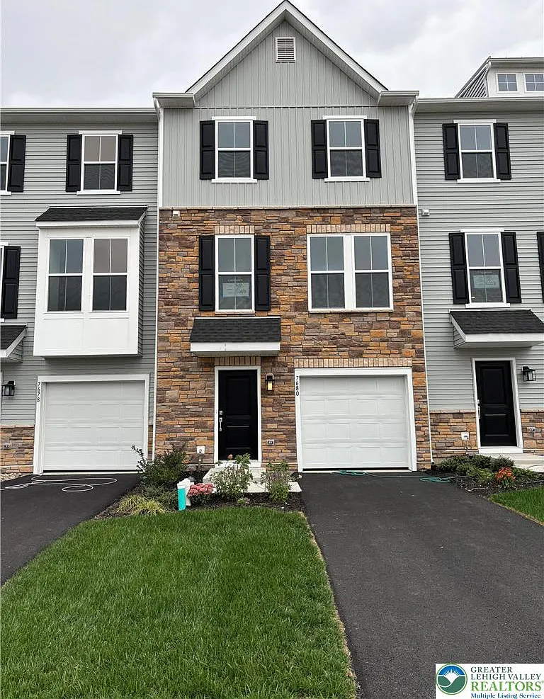 3 bed, 4.0 bath, 1731 sqft, $2,675 — Photo 1