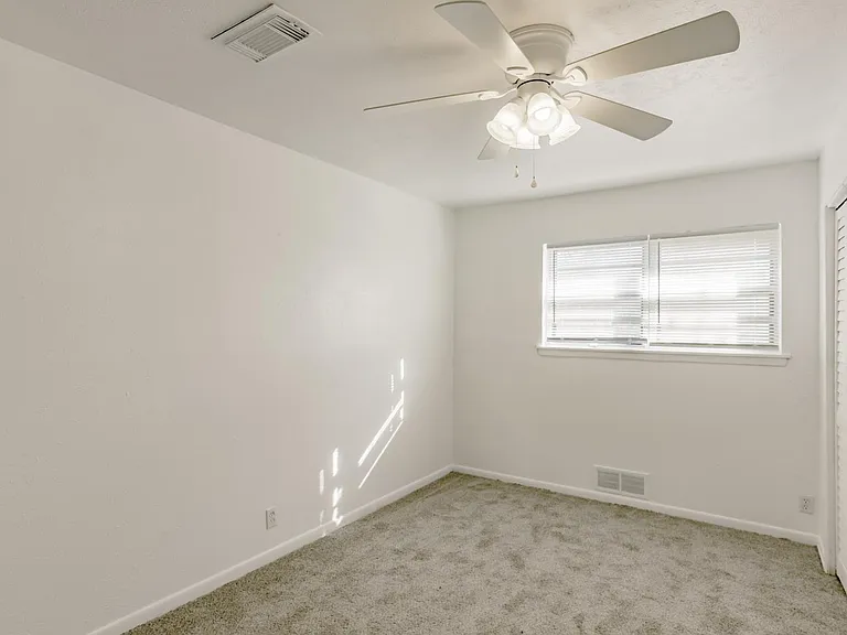 5821 Circular Dr — Photo 6