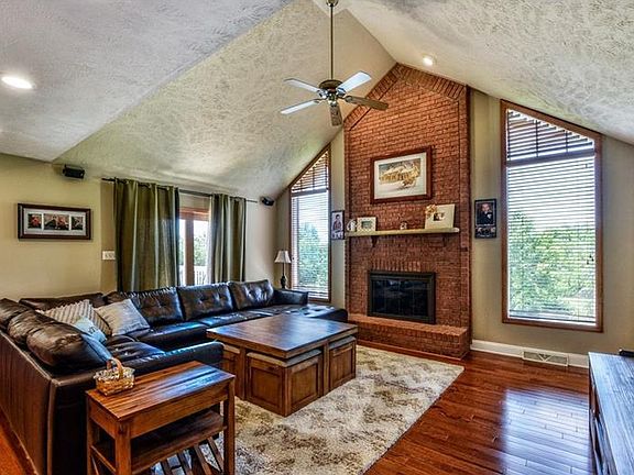 3rd image of 2424 Bonnie Dell Dr