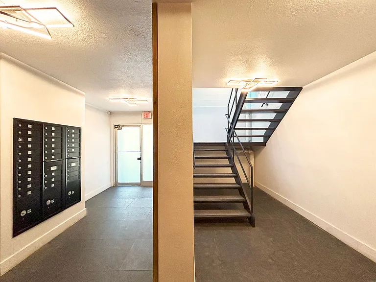The Willis Apartments — Photo 27