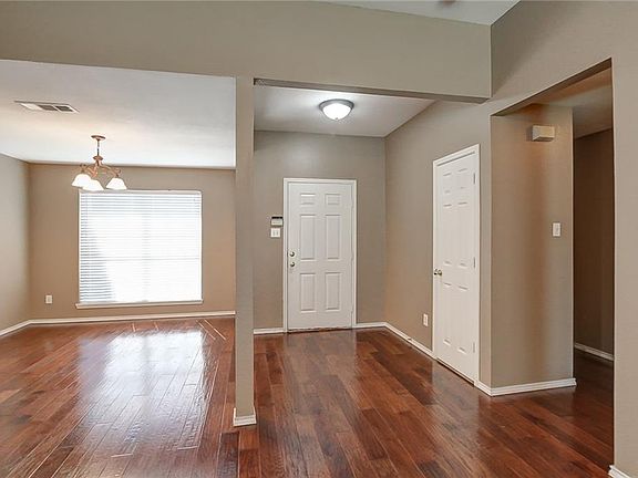5th image of 208 Windy Knoll Ln