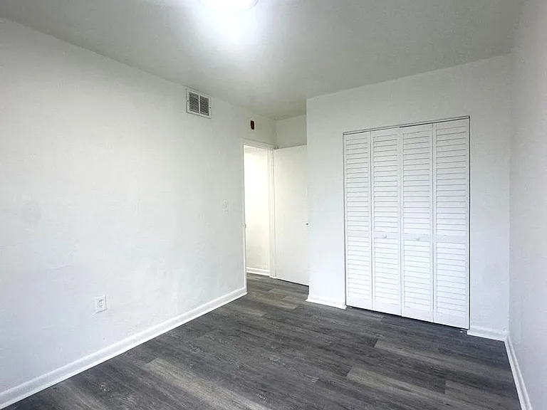 1545 NW 8th Ave — Photo 10