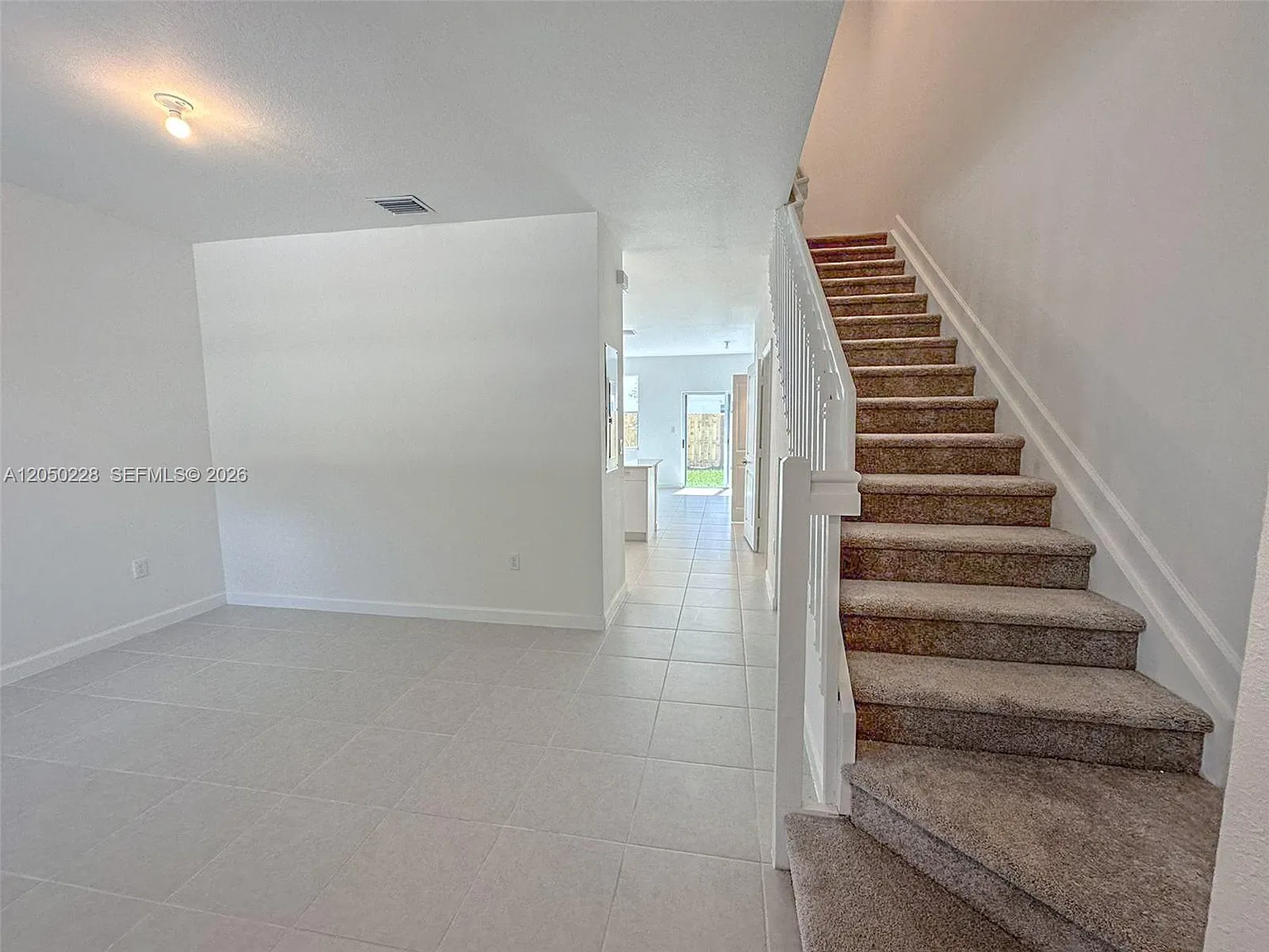 3 bed, 1600 sqft, $2,500 — Photo 4