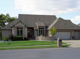 5993 S Lakepoint Dr, Springfield, MO 65804