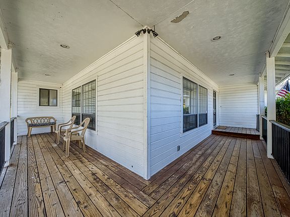 4th image of 805 Jerry Dr