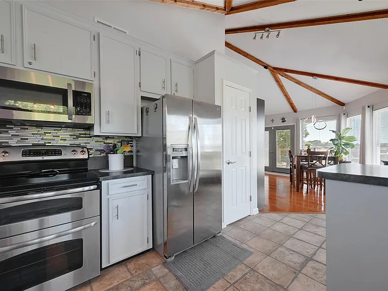 2437 Crosswind Dr — Photo 7