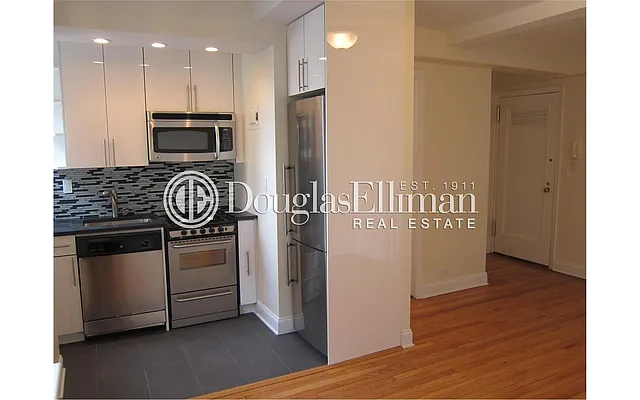 Rented by Douglas Elliman | media 33