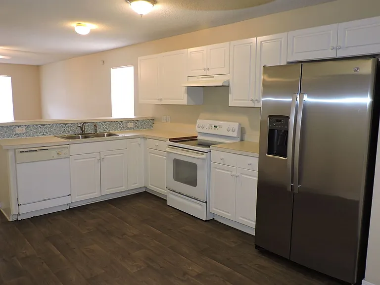 1005 Antigua Cir — Photo 2