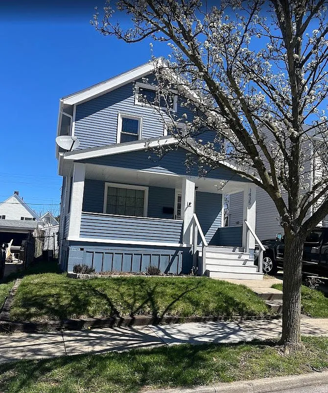 3 bed, 996 sqft, $1,750 — Photo 1