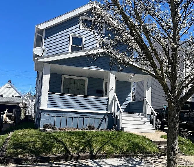 1435 Gridley St — Photo 1