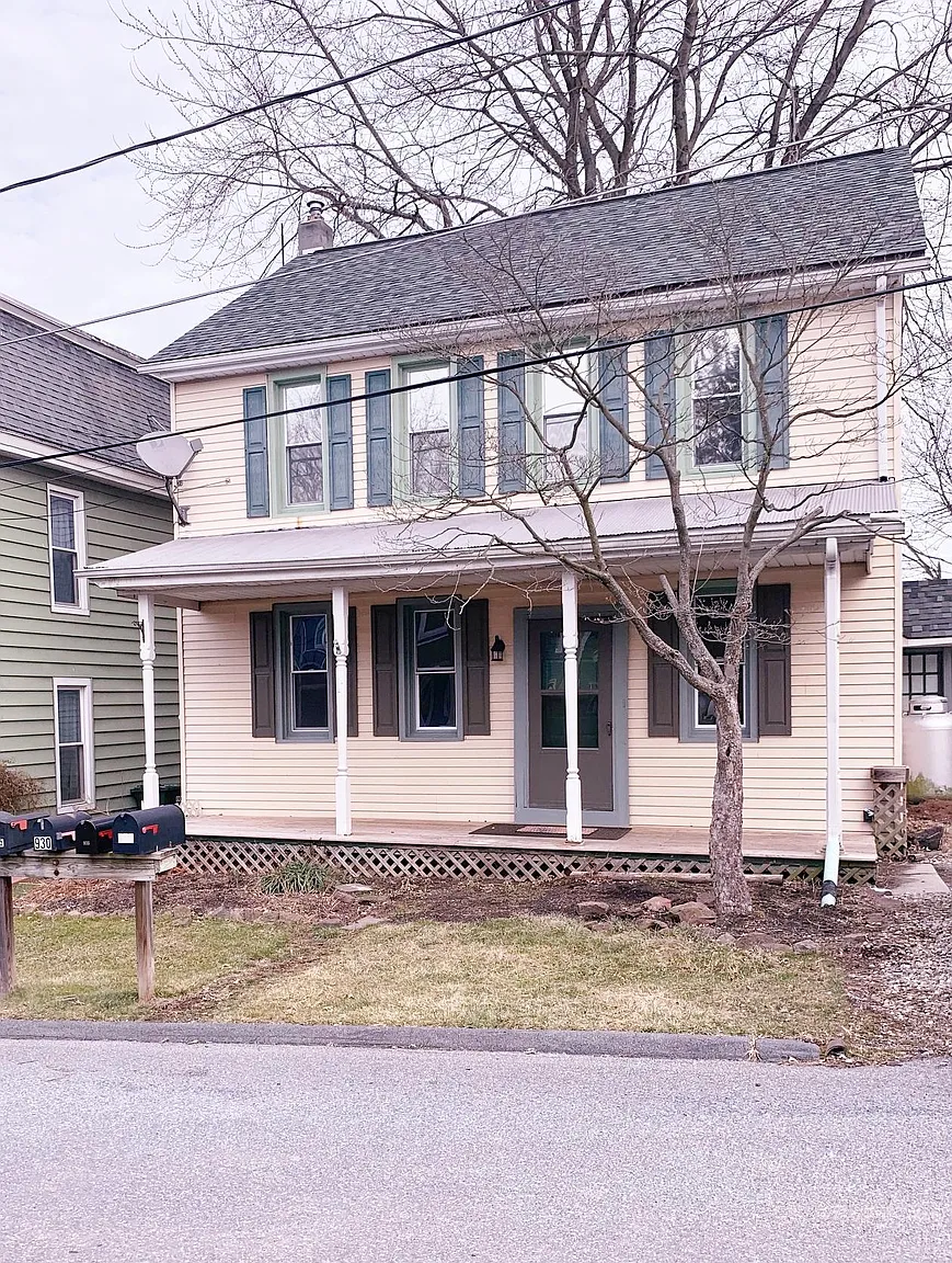 930 Maple St photo 1