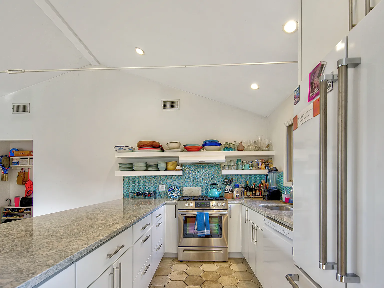 Perfect Beach Retreat near Golf Course — Photo 3
