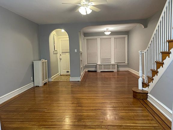 2nd image of 1319 Devereaux Ave