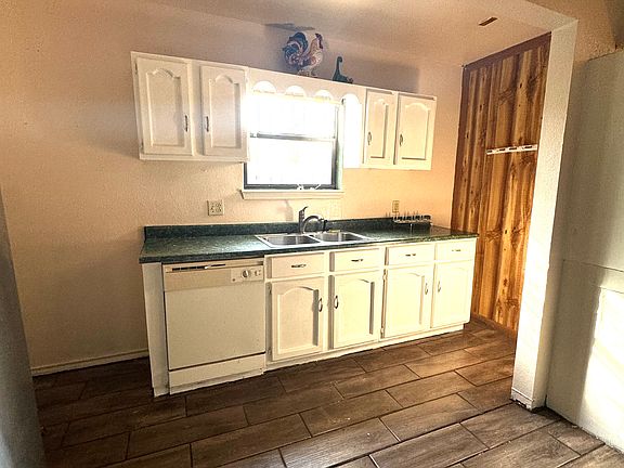 5th image of 378 Fay Ave