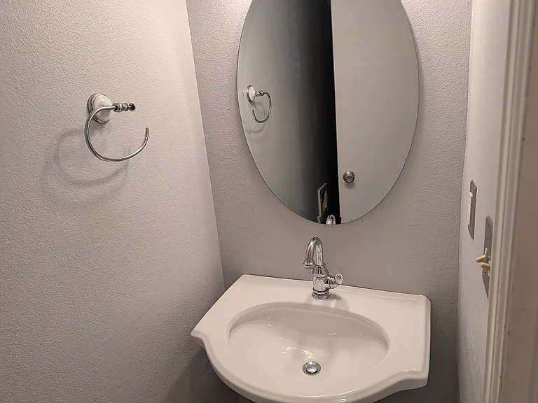 1039 Maxwell Ave #2.0 — Photo 8